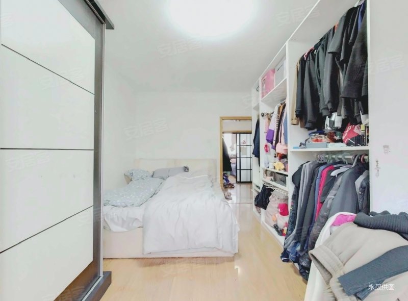 永定路85号院中楼层三居满五年出售