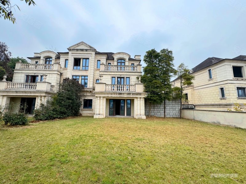 融创尊爵堡独栋别墅两套双拼临崖视野花园900