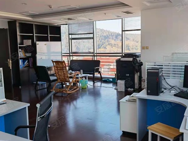 济南市中七里山紫宸大厦居民楼玉函路济大路交叉口,民生银行楼上紫宸