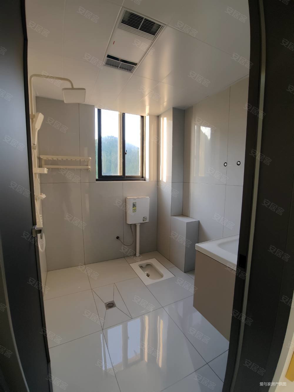 南岳清水湾3室2厅2卫116㎡南北53.8万