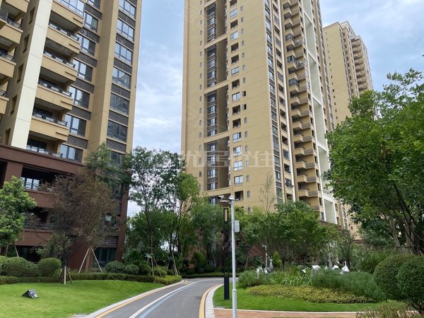 重庆合川合川周边银翔城天誉学府a组团银翔城三口上面精装3房 出行