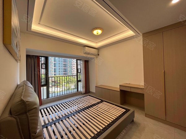 深圳龙岗横岗锦荟park六约地铁口锦荟广场精装四房,家私齐全采光好