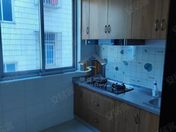 金华东阳东阳市中心吴宁西路70号楼户型方正，精装修，地段交通方便。出租房源真实图片