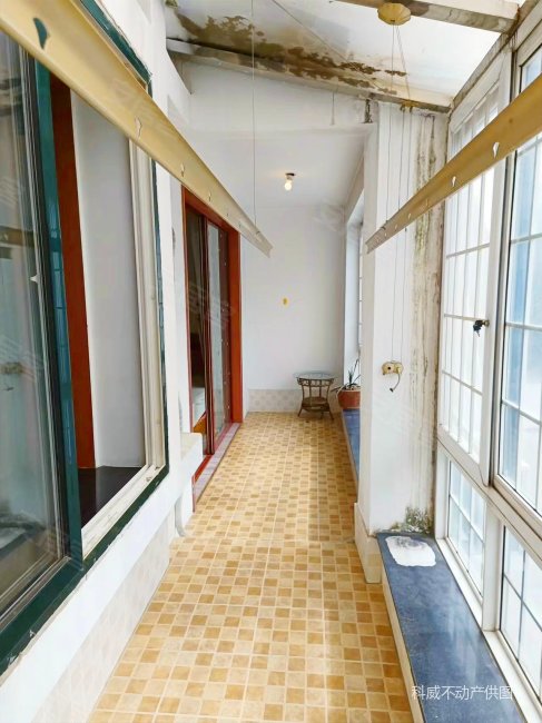 一楼 带个大车库 市中心位置 不挡不冲 带所有家具家电,瑞晟玺景园