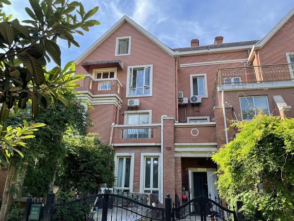 昆山花桥香榭丽大道绿地21城d区(别墅)英伦风格联排别墅,三层,四房