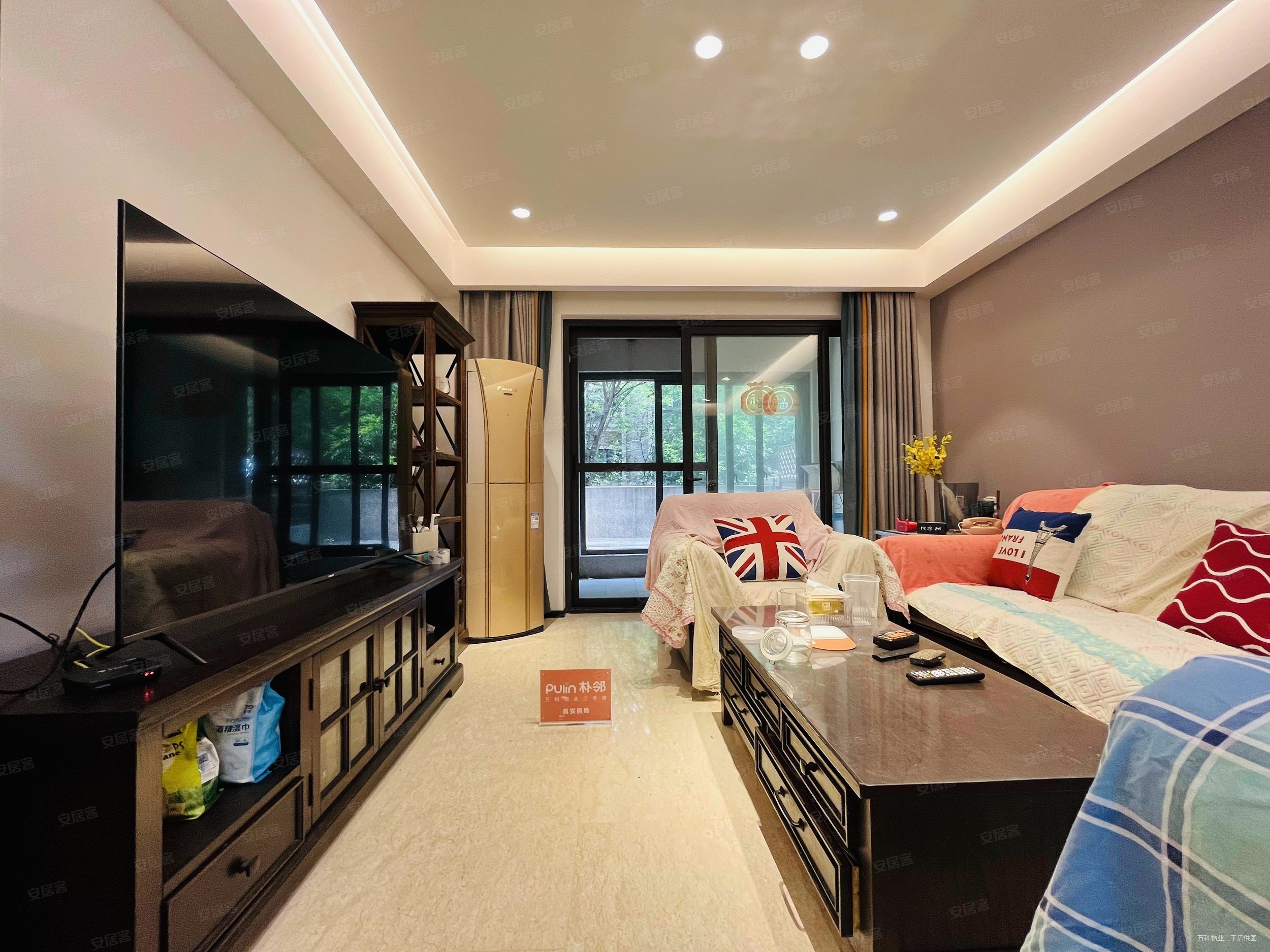 万科郡西澜山 带小露台和超大地下室 带电梯 精装好房