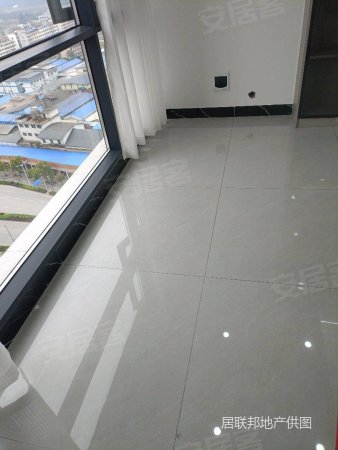 北站附近电梯21楼四房没住过的精装修566万