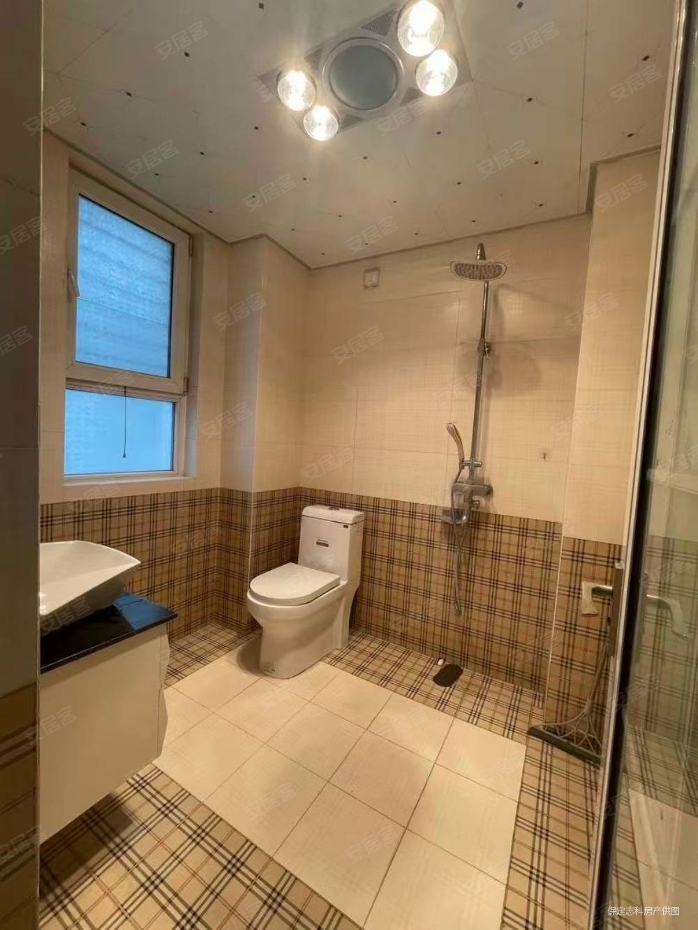 盛和嘉园3室2厅2卫142.53㎡南北100万