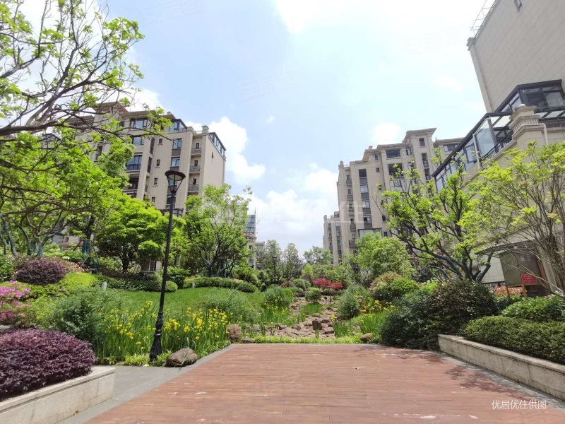 花溪区美的国宾府毛坯洋房单价7千多148万产权在手可贷款