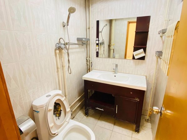 太原小店学府街绿军苑可短租可月付无中介费山西大学 龙珠大厦 武警