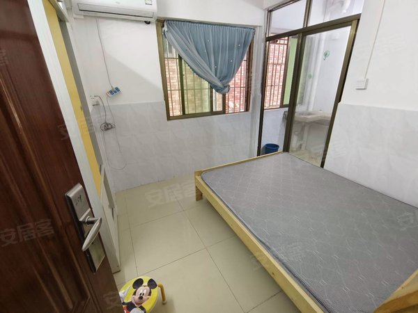 东莞凤岗凤岗中心园龙六巷自建房沃尔玛附近园龙西路自建房 1室0厅1卫