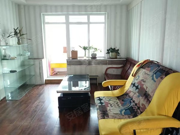 昌吉昌吉市亚中商城亚中小区亚中商圈 多层二楼 可季付带家具家电 可洗澡做饭 拎包入住出租房源真实图片