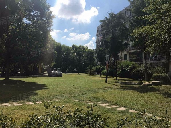 上海闵行七宝万兆家园繁华地段 近九号线七宝站 精装南北两房 家具