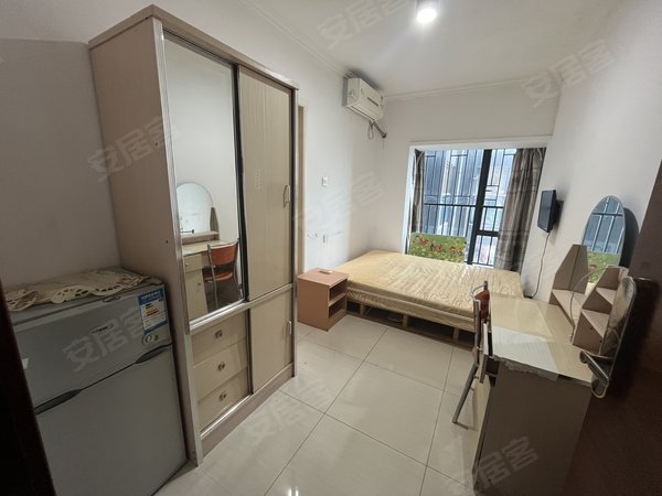深圳福田华强南桐林城市广场桐林公寓精装单房,高楼层,装修干净整洁