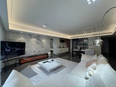 阳江江城新都汇免费停车，玥珑湾大三房，智能门锁智能小区，小区环境优美出租房源真实图片