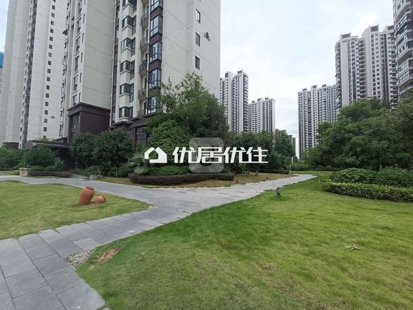 宜昌伍家岗东站兴润秋语台宜昌东站旁秋语台精装修大三房全房中央空调家具齐全拎包即住出租房源真实图片