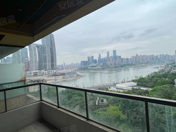 重庆南岸南滨路阳光100国际新城一线江景房 正看两江 视野开阔 近轻轨