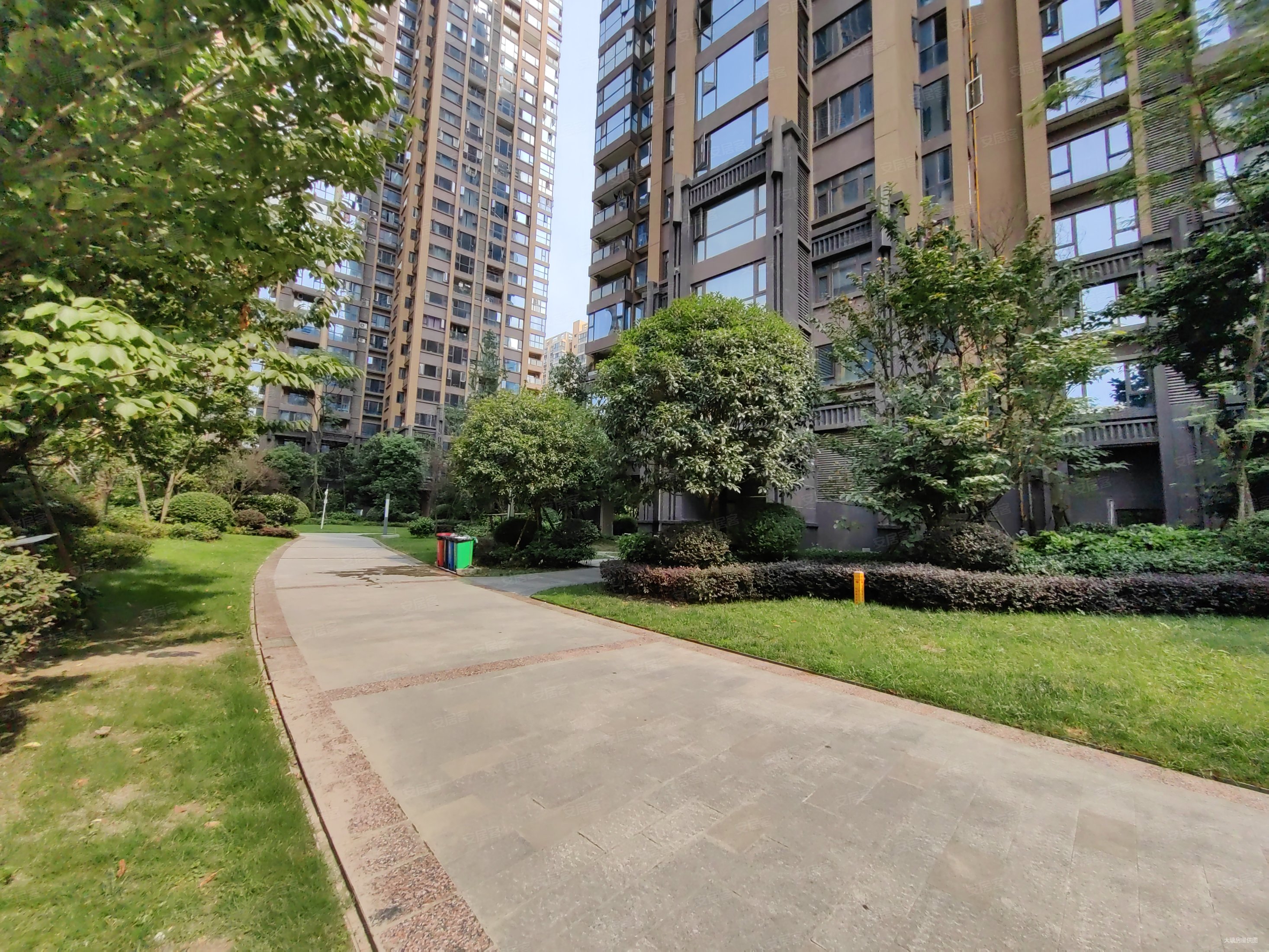 地铁5号线 准备个(20~)w 精装套三双卫 急售,华汇天地二手房,157万,3