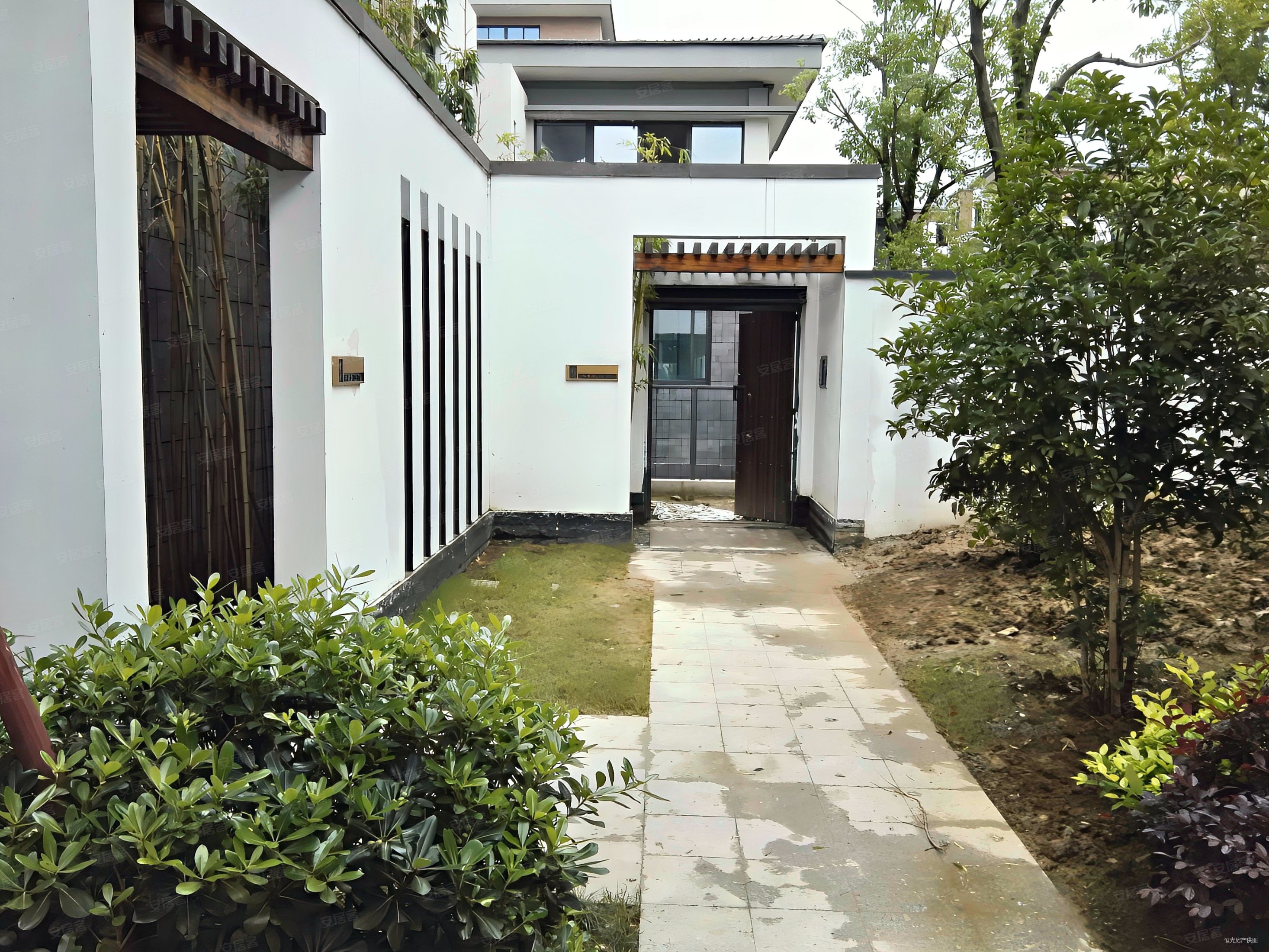 水月周庄(别墅)4室2厅4卫249㎡南北375万