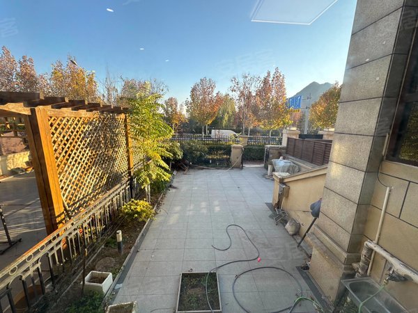 济南历城华山中海华山珑城湖畔园(别墅)豪装别墅 付款方式灵活 停车