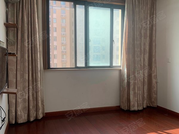 苏州常熟虞山琴湖家园琴湖家园精装两房出入方便停车方便琴湖小镇招商