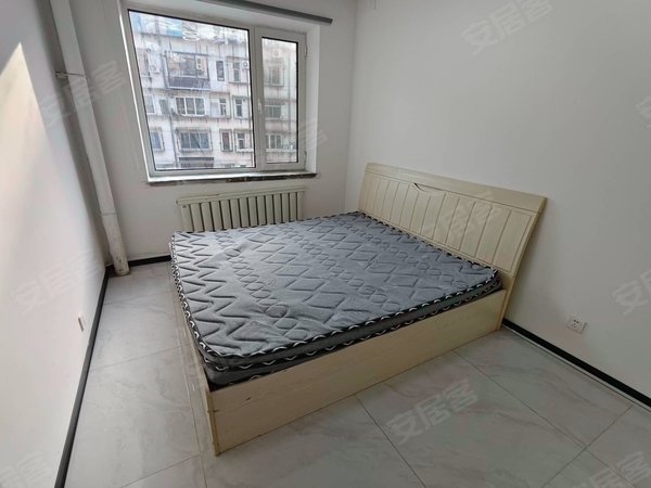 大连金州光明金湾路小区劳动局小区，包取暖物业，临近光明市场，瑞柏中心，中医院。出租房源真实图片