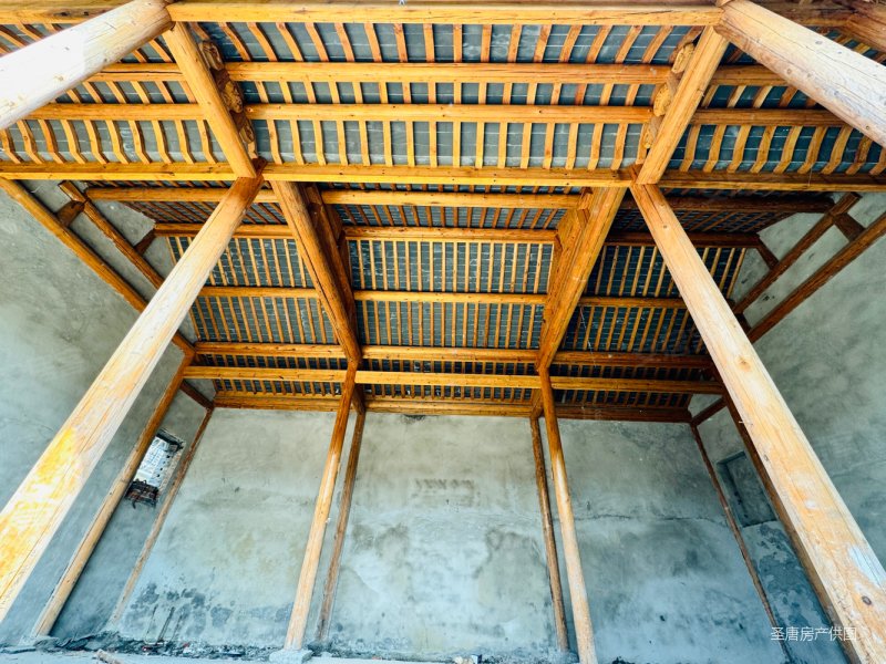 东关街皮市街路口出口位置好屋架5米5高度可做两层