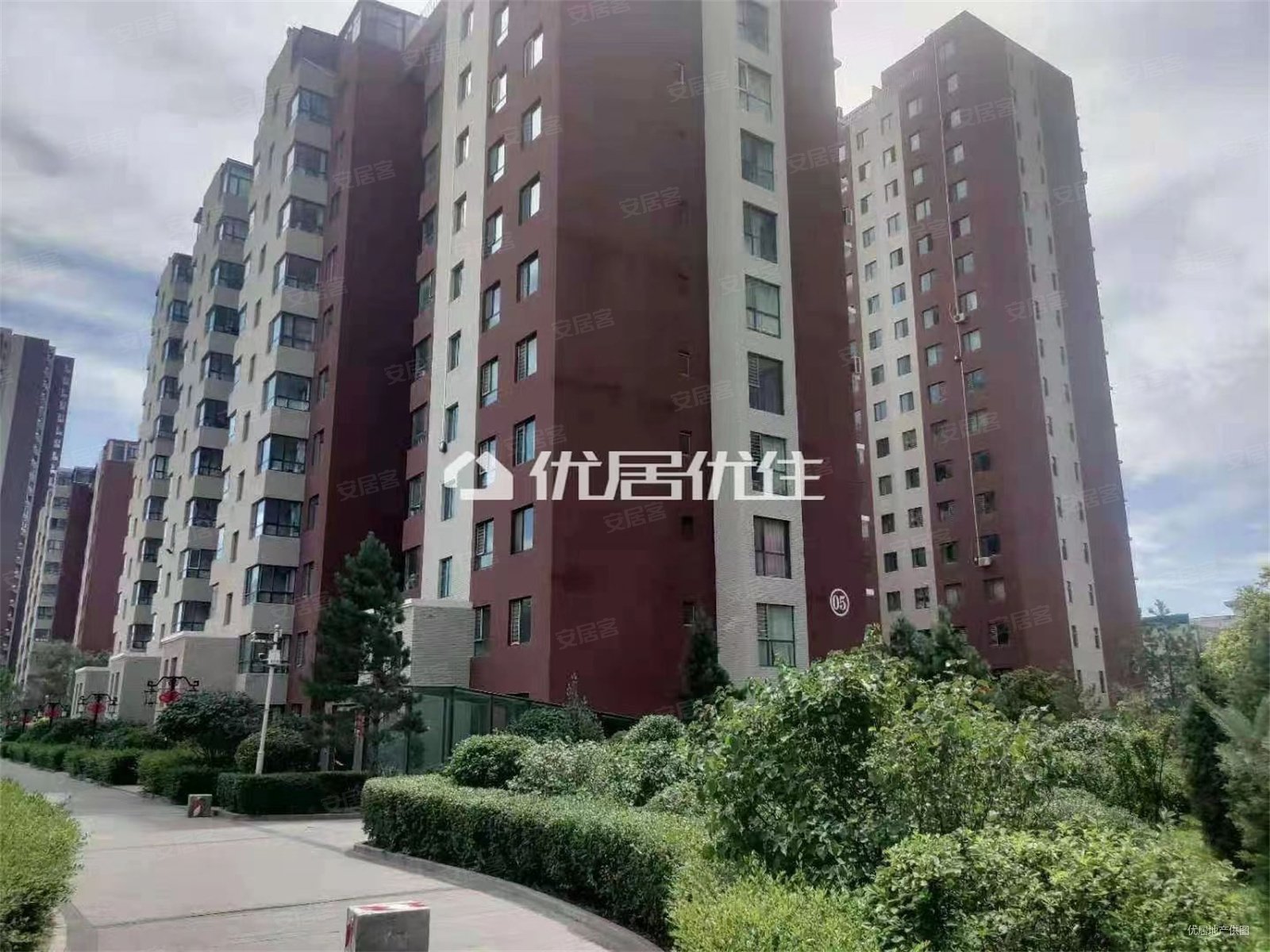 凤凰新城精装三室两厅两卫