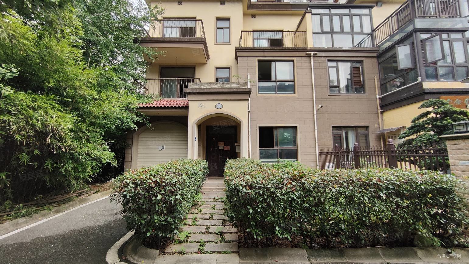 九龙领仕汇(别墅)5室2厅4卫264.64㎡南北308万