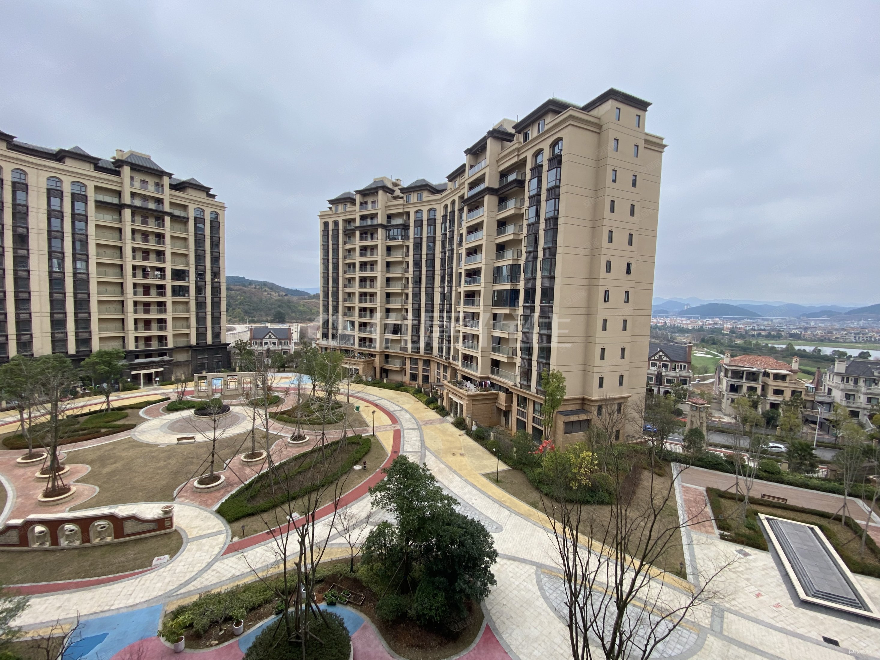 乐湾国际龙津山