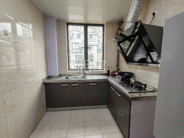 国信嘉园简易一室大阳台近6号线近彩虹城有燃气民用水电