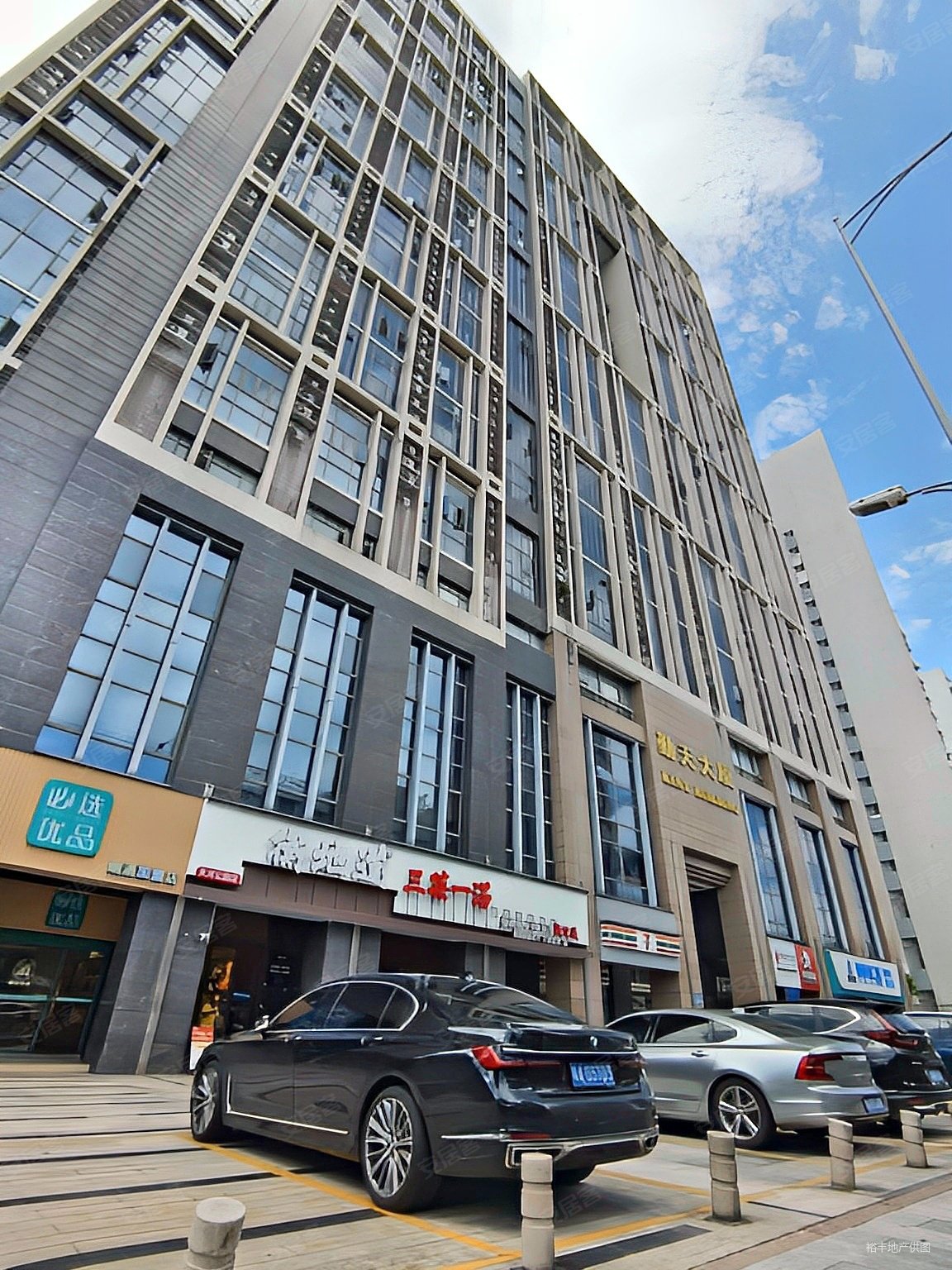 勤天e品上馆1室1厅2卫47.15㎡南北230万