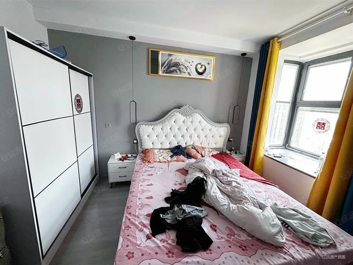 江畔雅居 临地铁 大三居 精装可拎包入住 次新小区 商品房