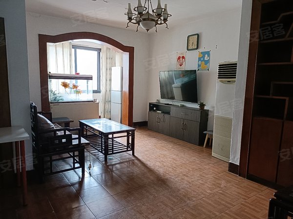 重庆江北观音桥嘉陵三村嘉陵三村 两室一厅 1400月 随时看房 7楼 装修