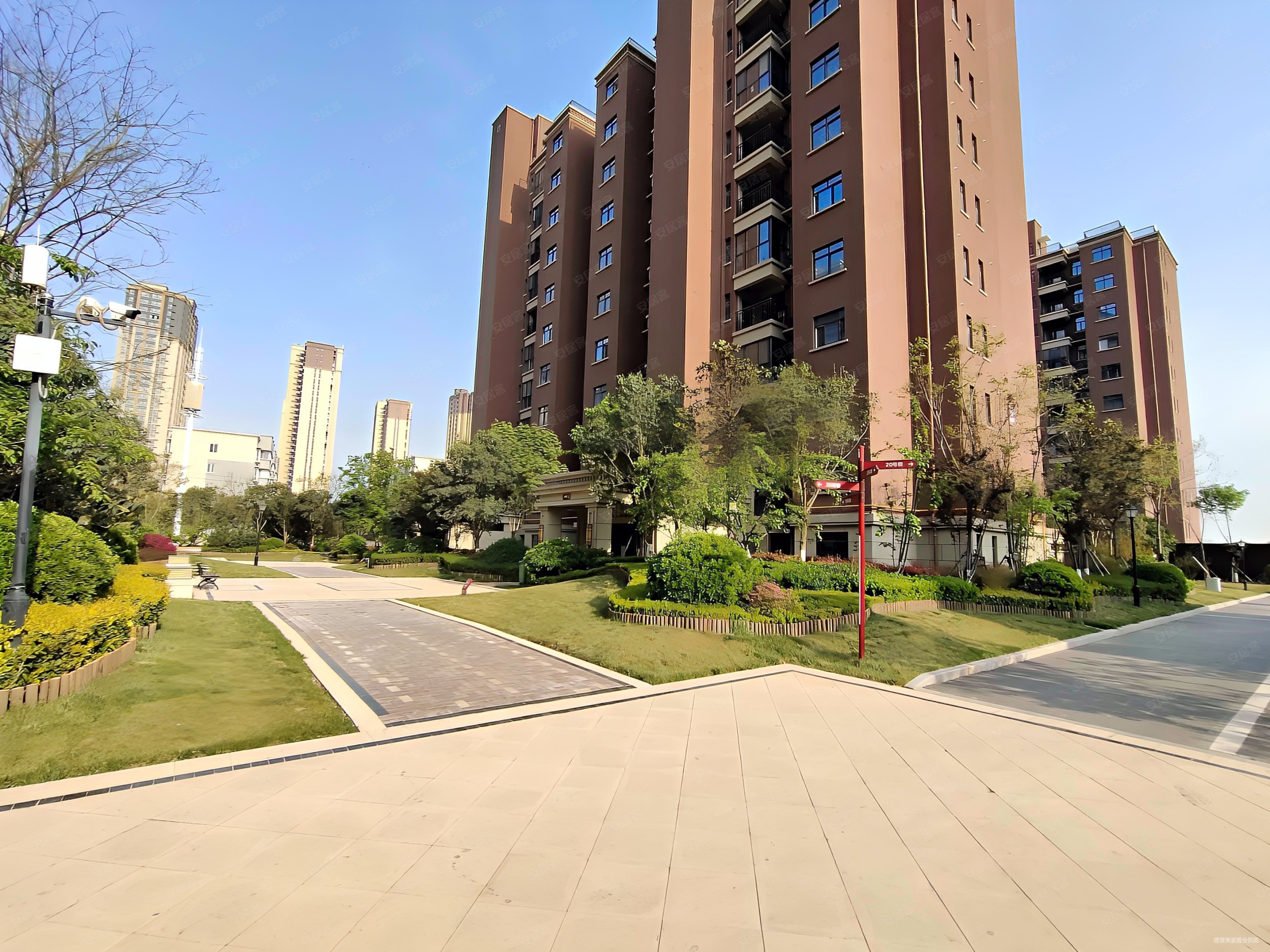 西安房产网>西安二手房>高陵二手房>泾河工业园二手房>当代上品湾moma