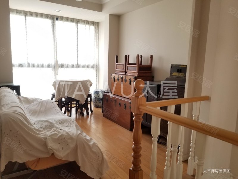 小区位置电梯顶楼跃层复式挑高45米地铁双轨交汇