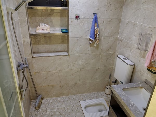 重庆巴南龙洲湾京汉凤凰城巴南区轻轨旁电梯房精装二室出租!