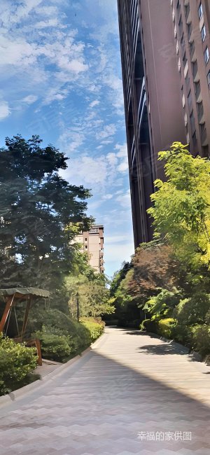 地铁口伟业公馆高层视野开阔,满二诚心卖价格可以大刀