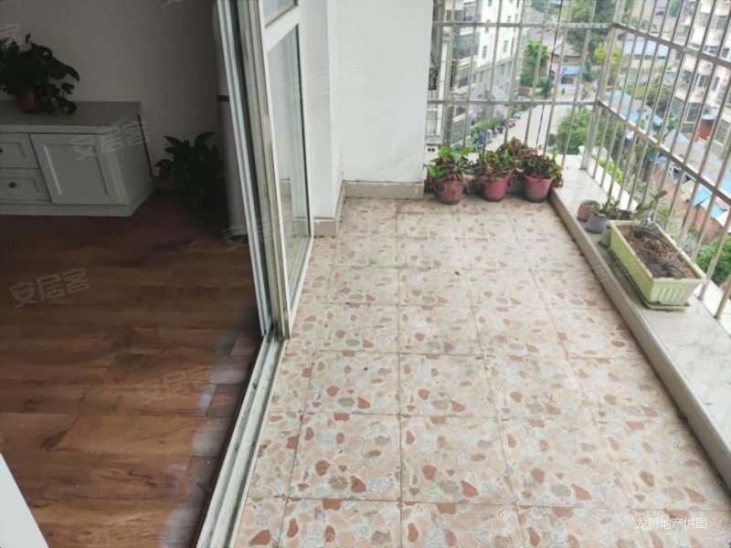 凯凌小苑3室2厅2卫127㎡南北68万