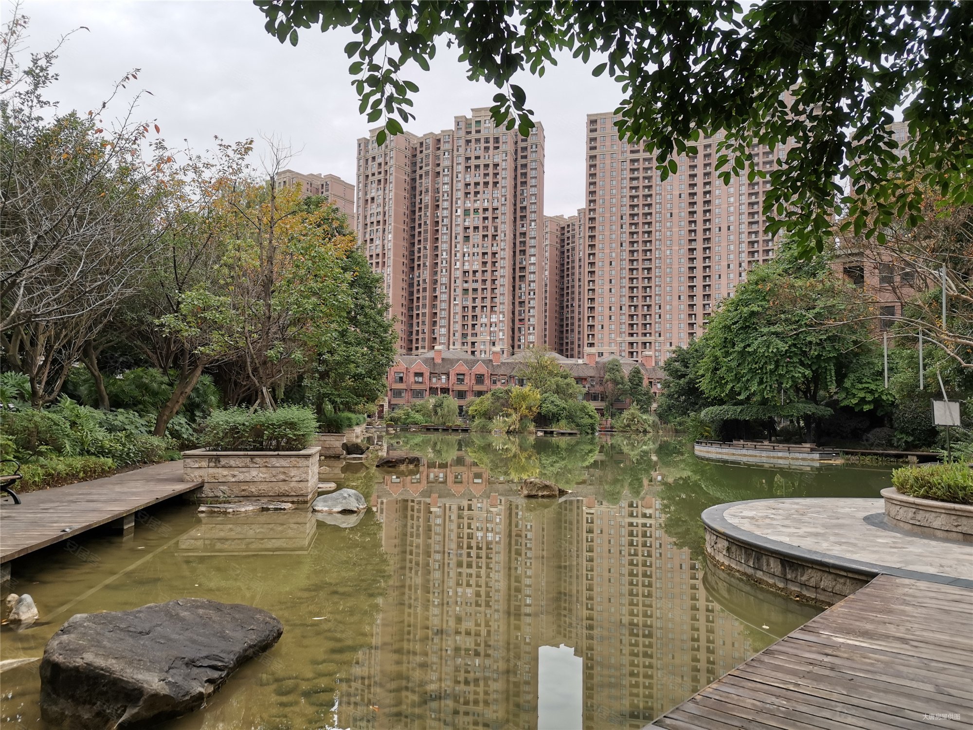 单价1万1买汉嘉国际套三南北通透对中庭房东包一半 税