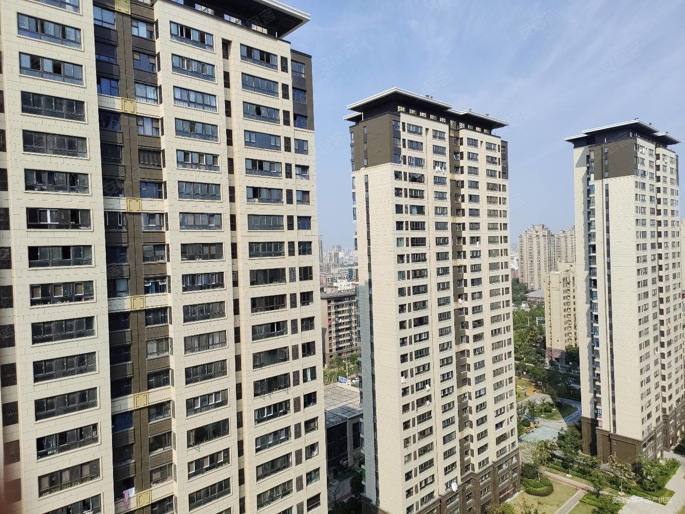 新城云樾观棠3室2厅2卫106.18㎡南145万