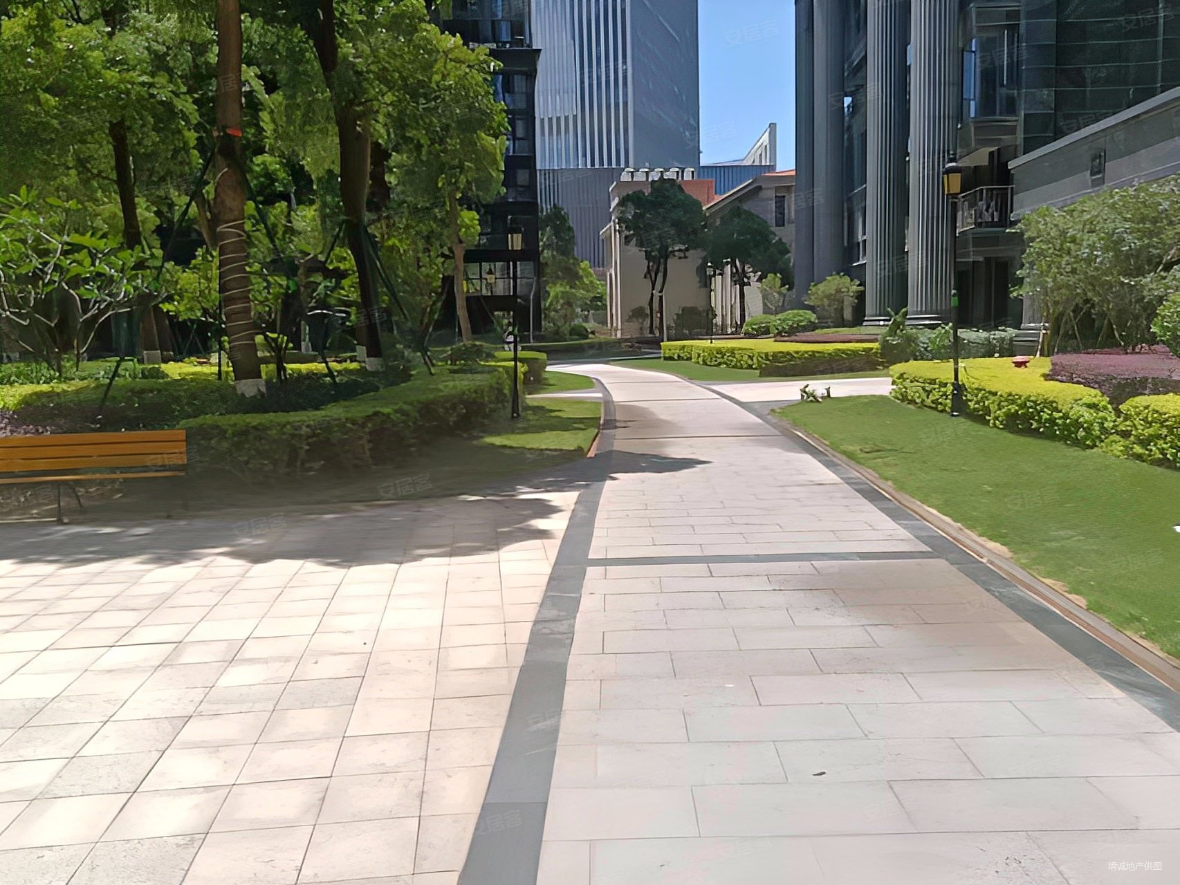 鑫塔水尚  地铁口   东南户型 精装三房  仅售499万