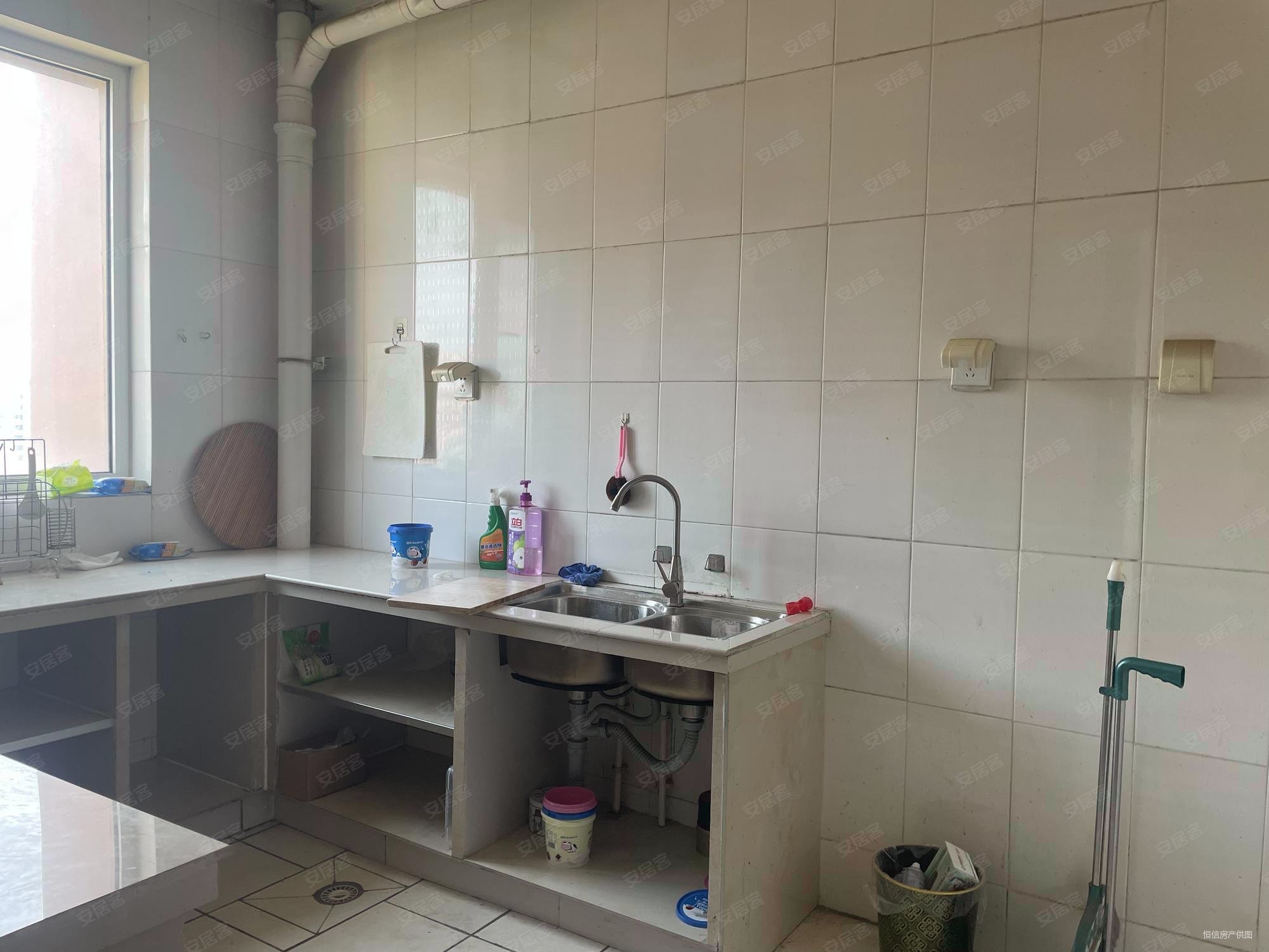 博业宝都华府3室2厅1卫137㎡南北79.9万