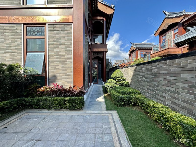 华皓亚龙府别墅