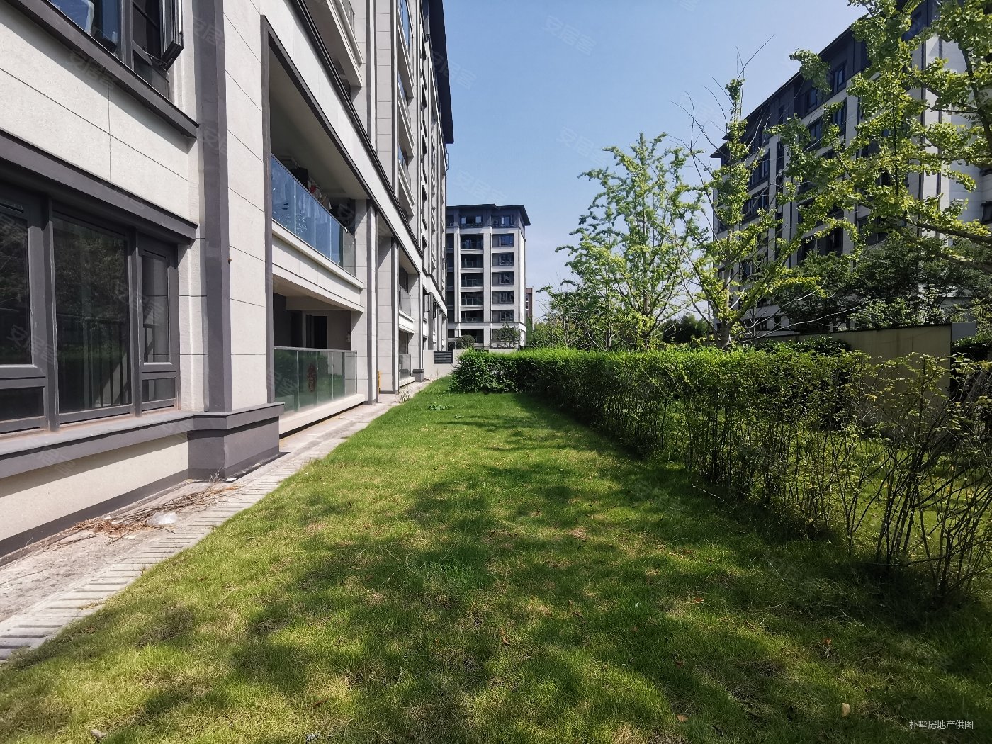 融创溪山春晓(一期)4室2厅2卫126.49㎡东200万