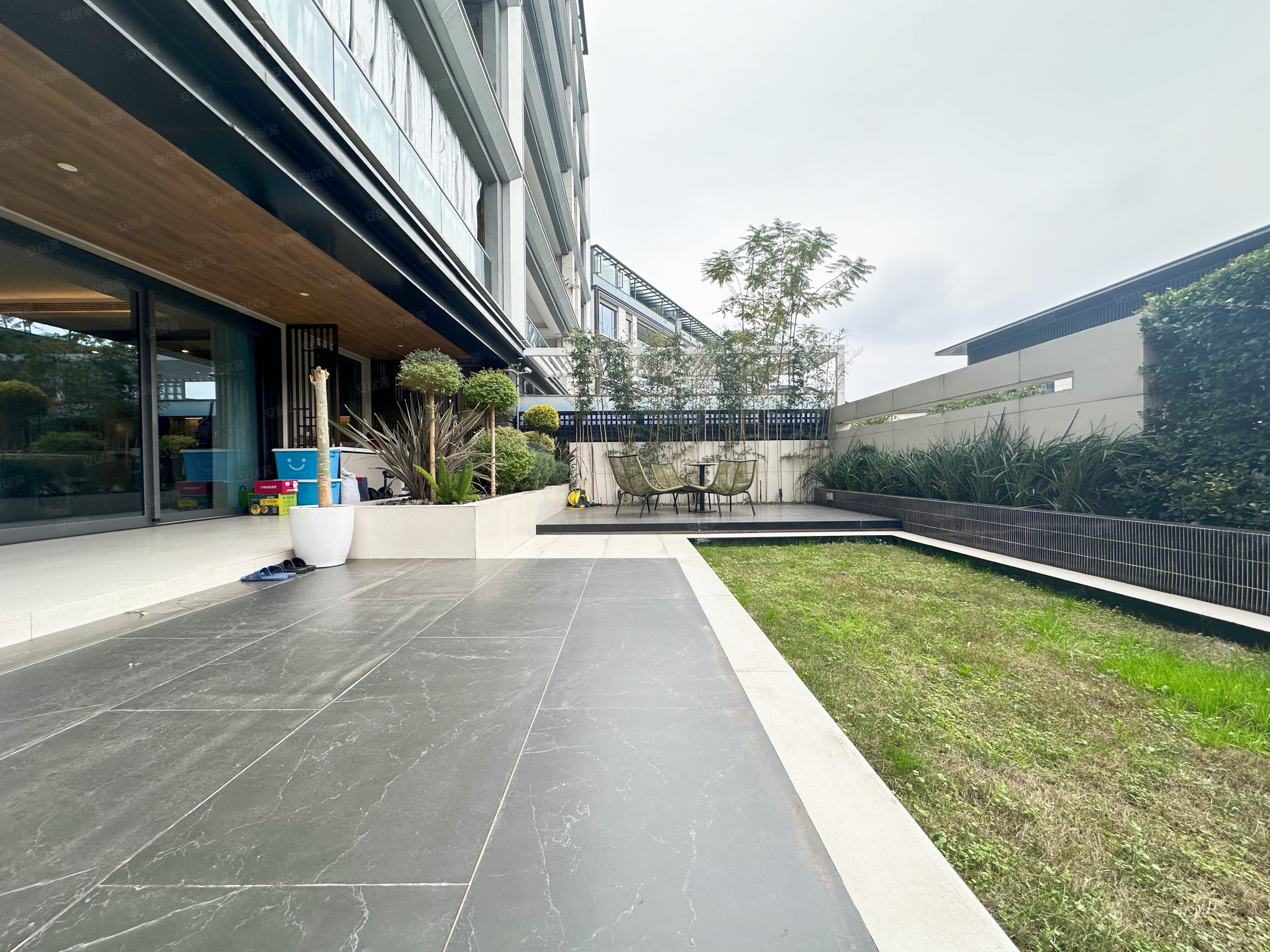 香港置地壹号半岛5室2厅3卫250.96㎡南北1050万