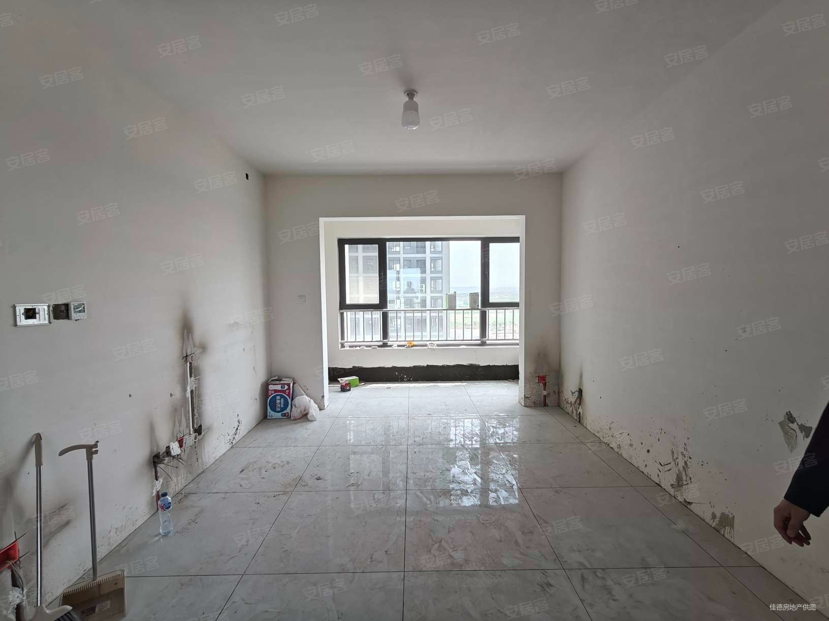 南北通透 带电梯 满二 中间楼层采光好 小三居 车位充足,融创津宸壹号