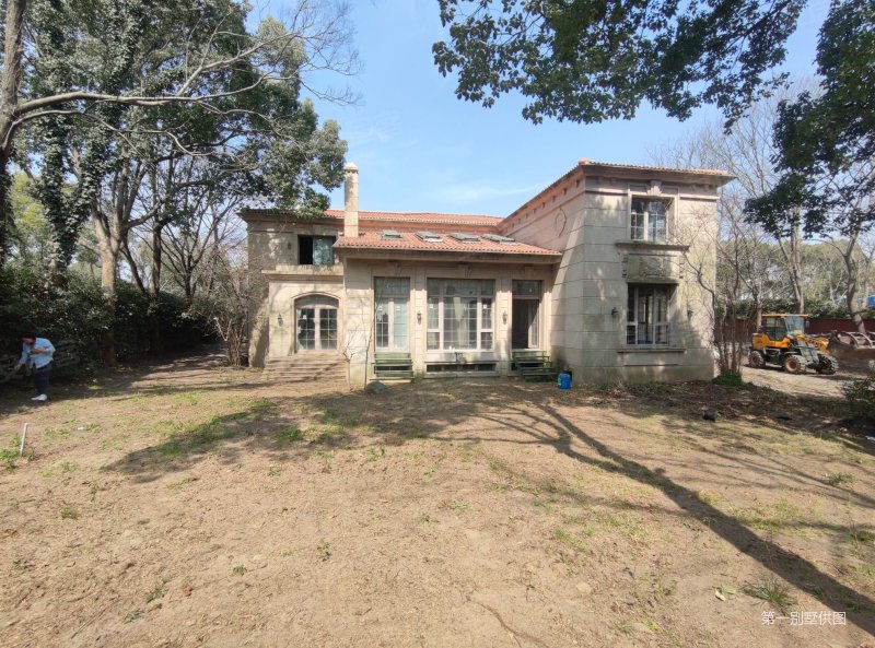 超低密度 近地铁 停车方便 小区绿化高 中间楼层,佘山月湖山庄二手房