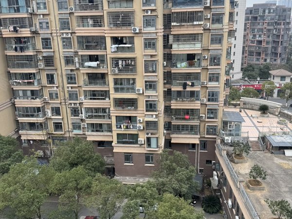 上饶信州江南商贸城紫景园紫景园小区性价比电梯小3房,性价比高,拎包入住!出租房源真实图片