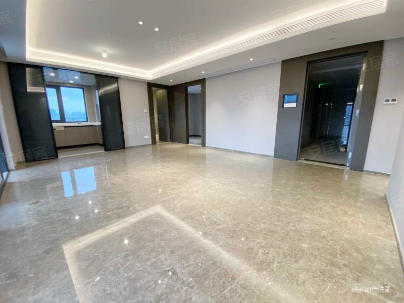 滨融府 纯边套 双卫格局 精装修 南向采光好 中间